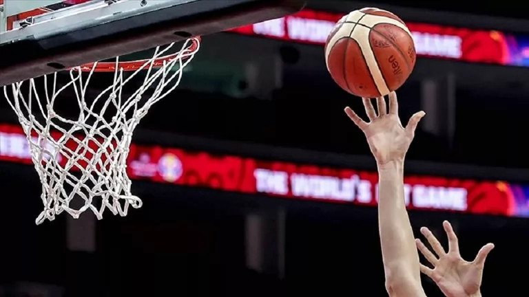 ABD’de Temsilciler Meclisi üyesi, oğlunun basketbol maçında hakemin pantolonunu indirmeye çalıştı