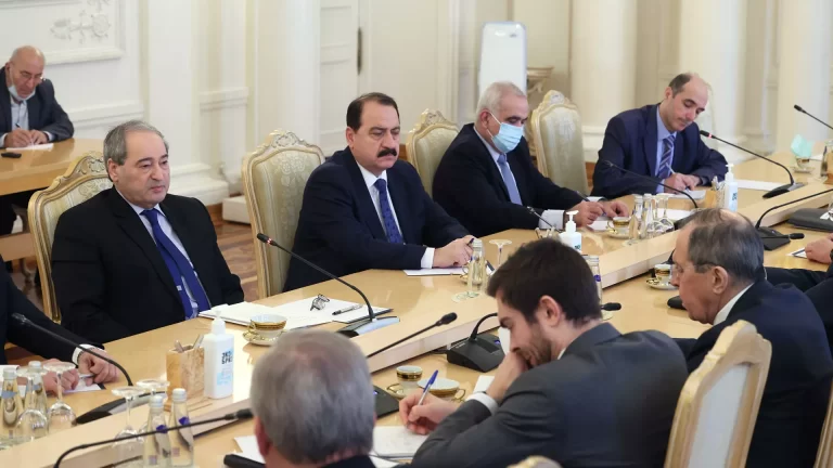 Lavrov: Batı, NATO ile Rusya arasında aşılması güç bir cepheleşme yaratmaya çalışıyor