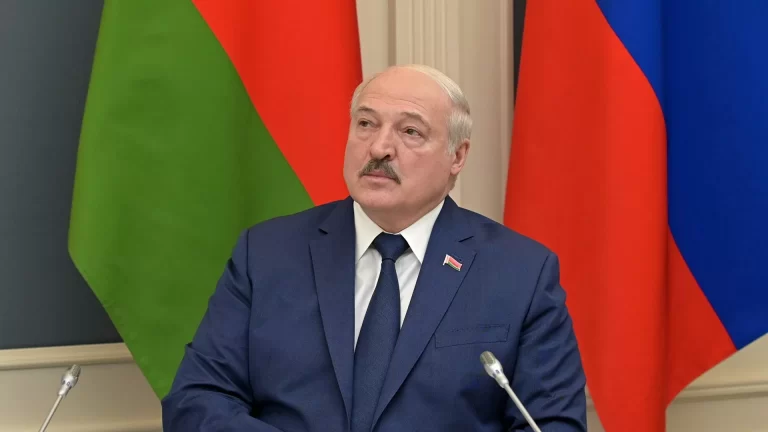 Lukaşenko: Belarus’u savunmak için savaşa giden ilk kişi olmaya hazırım