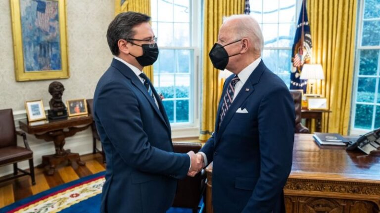 Biden, Rusya’nın adımlarını işgal olarak tanımlayarak yaptırımları duyurdu