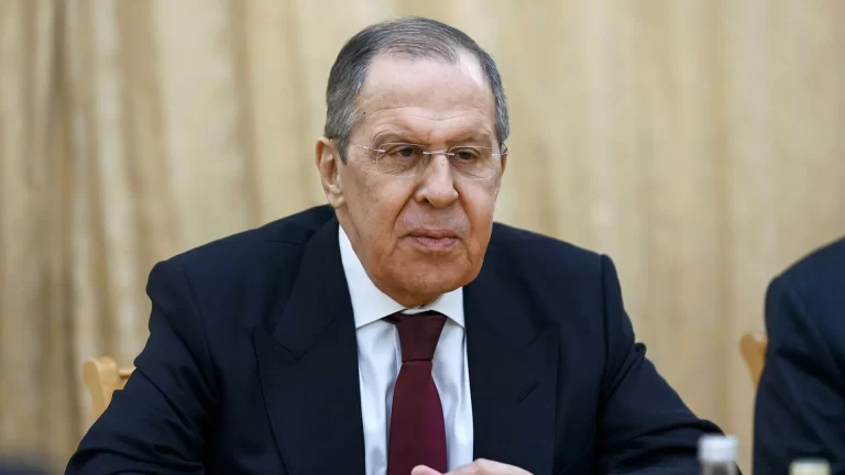 Lavrov: Batı, eski SSCB ülkelerinin topraklarında askeri tesisler kurmaktan vazgeçmeli￼