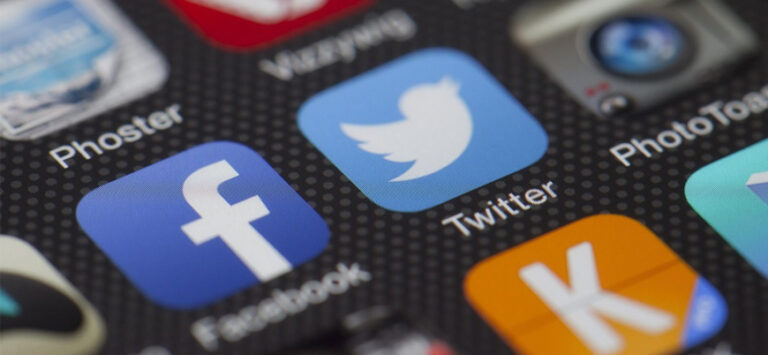 Rusya Facebook ve Twitter’a erişimi yasakladı