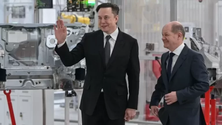 Tesla: Elon Musk Berlin’deki ‘gigafactory’yi aylar sonra açtı