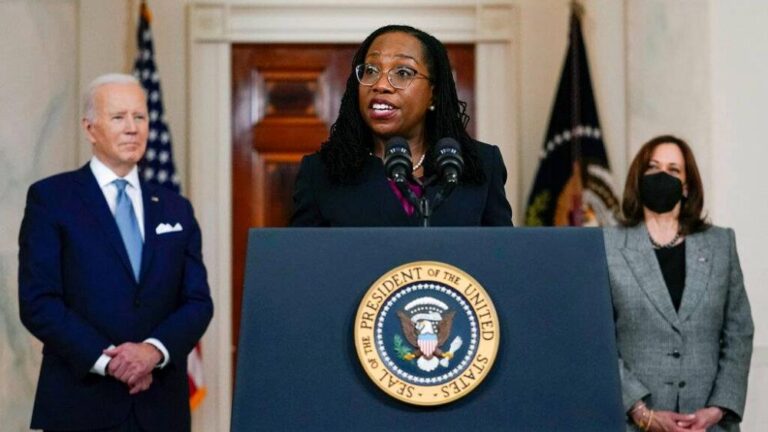 Biden, Yüksek Mahkeme’nin ilk siyahi kadın yargıcı Jackson’ı Beyaz Saray’da ağırladı