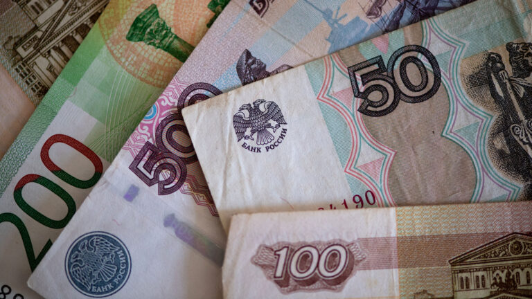 Rusya ruble ile ödeme yapmayı reddeden Hollanda’ya gaz akışını yarın kesecek