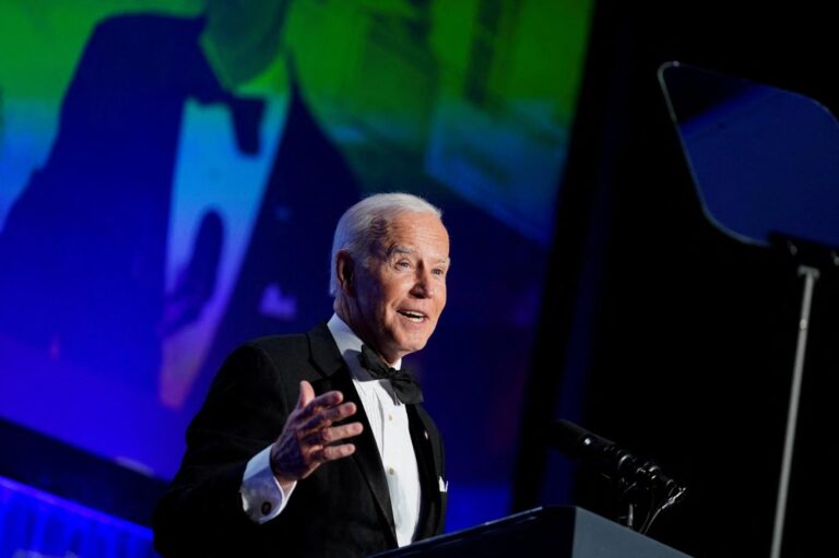 Beyaz Saray Muhabirleri Derneği’nin yemeğine, Biden’ın şakaları damga vurdu￼
