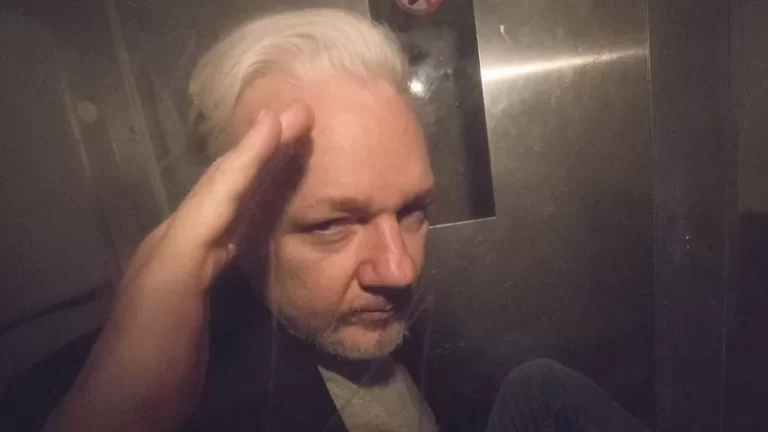 İngiltere İçişleri Bakanlığı Julian Assange’ın ABD’ye iadesini onayladı