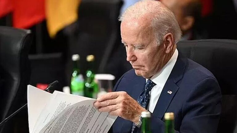 ABD Başkanı Joe Biden G20’de kopyayla yakalandı! Ne yapacağı tek tek yazılmış