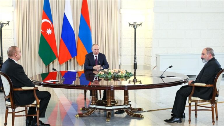 Putin, Aliyev ve Paşinyan’la yaptığı üçlü görüşmenin ardından açıklamalarda bulundu Açıklaması
