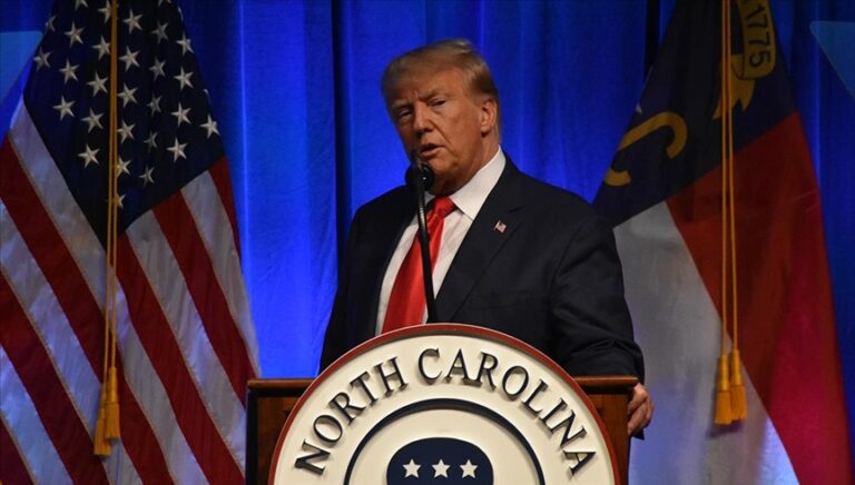 Donald Trump, gizli belgeleri sakladığıyla ilgili suçlamaları “saçma ve asılsız” olarak nitelendirdi