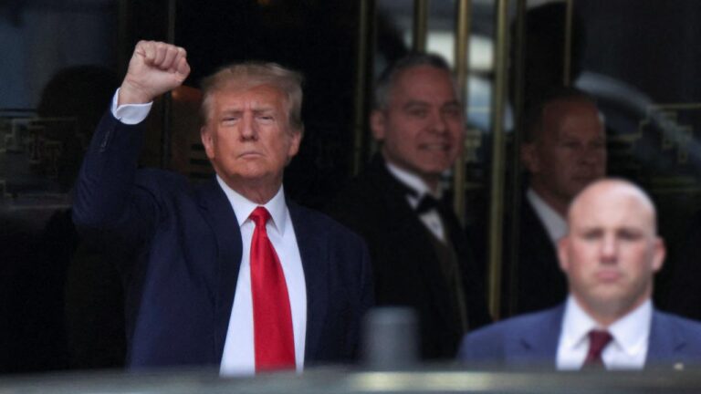 Trump, seçimlere müdahale ile suçlandığı Georgia’da Cumhuriyetçi rakiplerinden açık ara önde