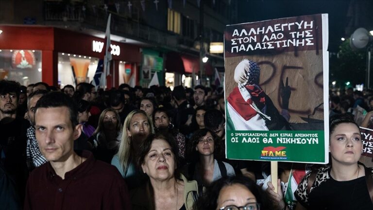 “ABD’nin, askeri uçaklarını Yunanistan üslerine yerleştirme planı” Atina’da protesto edildi