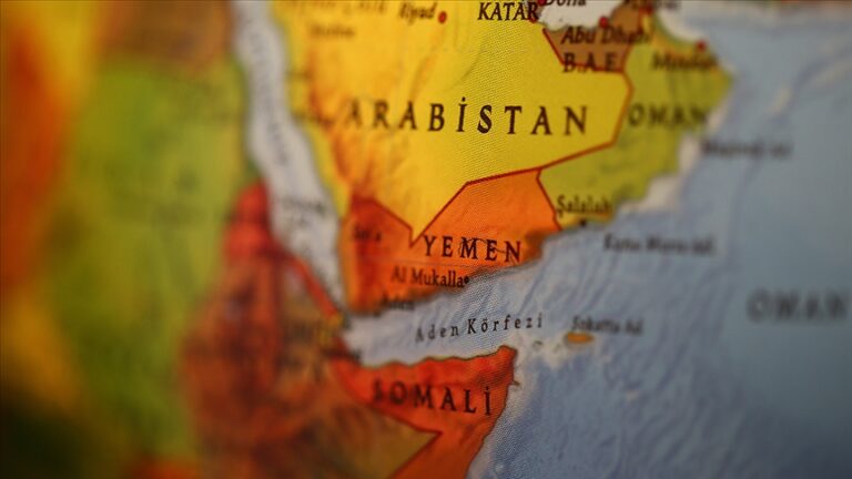 Husiler, Aden Körfezi’nde ABD’ye ait bir gemiyi hedef aldıklarını duyurdu