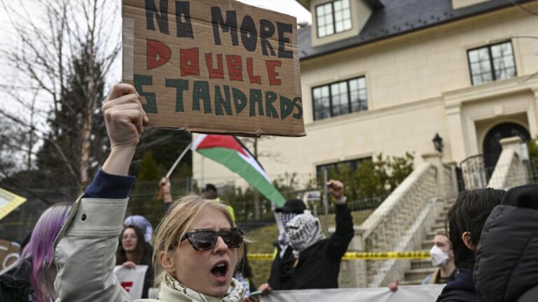 İsrail’in Washington Büyükelçiliği önünde Gazze’deki saldırılar protesto edildi
