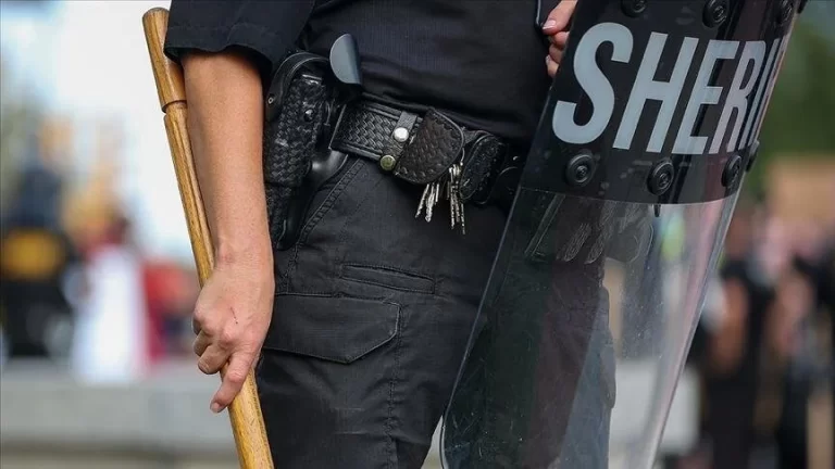 ABD’de meslektaşlarının dövdüğü siyahi polis 23 milyon dolar tazminat alacak