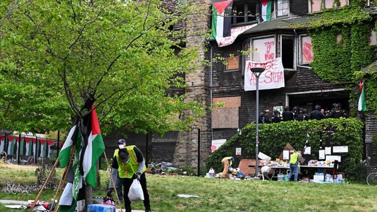 ABD ve Kanada’daki üniversitelerde idareyle anlaşan öğrenciler Filistin’e destek kamplarını kaldırdı