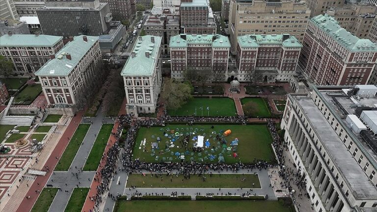 Columbia Üniversitesinden 3 yetkili, “Filistin’e destek mesajları” nedeniyle zorunlu izne çıkarıldı