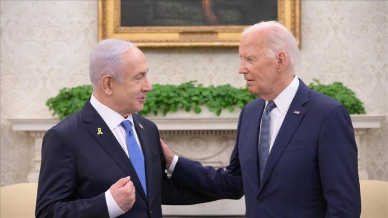 ABD’de Müslümanlar, Biden’dan “İsrail’in soykırımını desteklemeyi bırakmasını” istedi