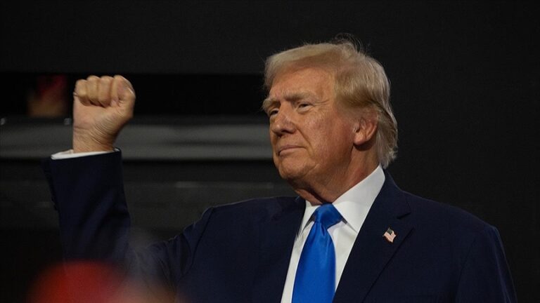 ABD’de yapılan ankette Donald Trump, Kamala Harris’i 2 puan geride bıraktı