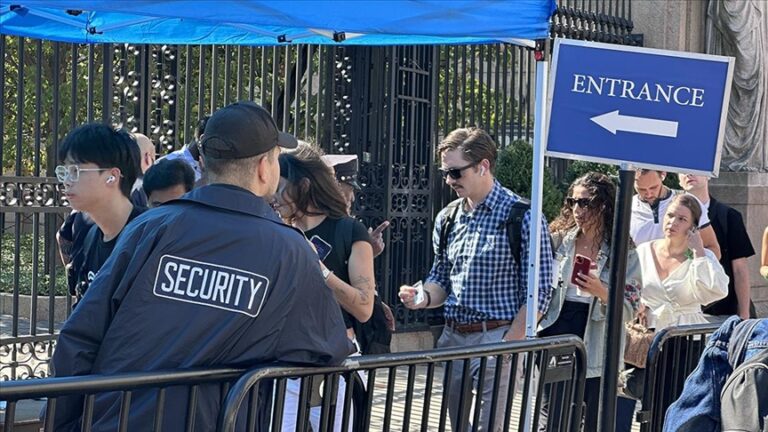 ABD’de öğrenci protestolarının merkezi Columbia Üniversitesi yeni döneme yoğun güvenlik önlemleri altında girdi