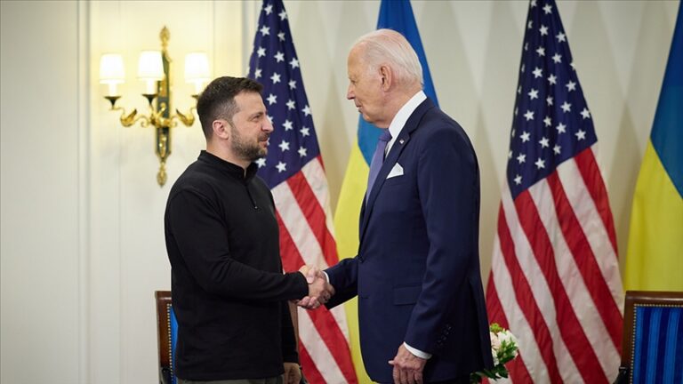 Biden, Zelenskiy ile görüşmesinde Ukrayna’ya tam desteğini yineledi