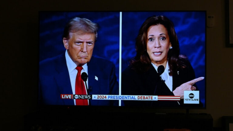 ABD’de ankete göre Harris Trump’ın karşısında az farkla önde