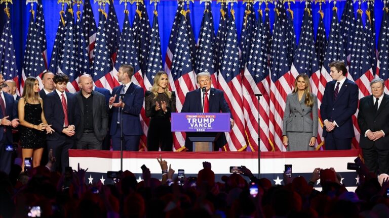 Trump ve ekibi, bazı kabine adayları konusunda FBI’ın görüşünü almamaları nedeniyle eleştiriliyor