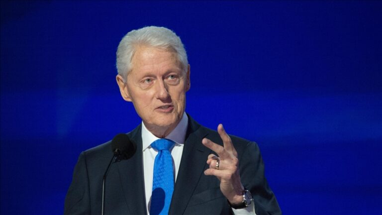 Amerikalı Müslümanlardan, eski ABD Başkanı Clinton’ın İsrail’in sivilleri öldürmesini savunmasına tepki
