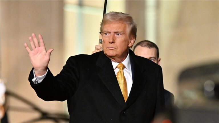 Trump, alaycı Noel mesajında “Panama Kanalı’nı Çinli askerler yönetiyor” dedi