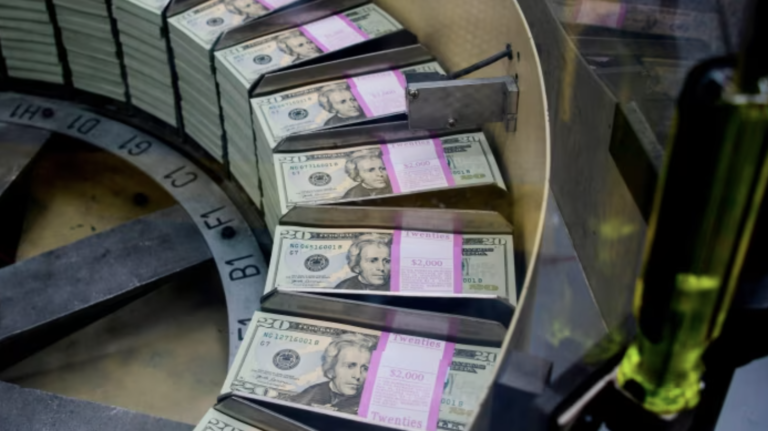 Trump’ın gümrük vergisi açıklaması üzerine dolar düştü