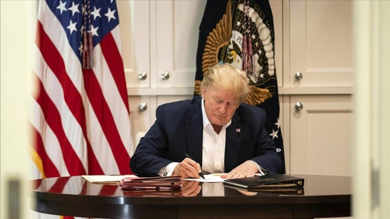 Trump hükümeti tüm federal çalışanlara 6 Şubat’a kadar istifa etmeleri halinde 7 aylık maaş teklif etti