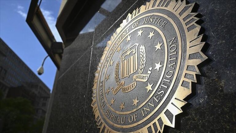 FBI, 2022’deki Mar-a-Lago baskınında el konulan materyalleri Trump’a iade etti